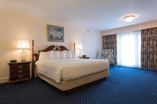 584151098 Bluenose Inn - Bar Harbor Hotel