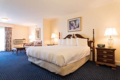 584151245 Bluenose Inn - Bar Harbor Hotel
