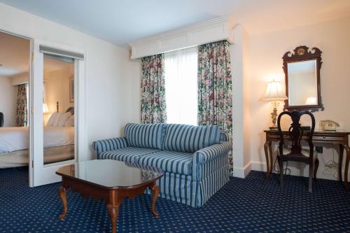 584151299 Bluenose Inn - Bar Harbor Hotel