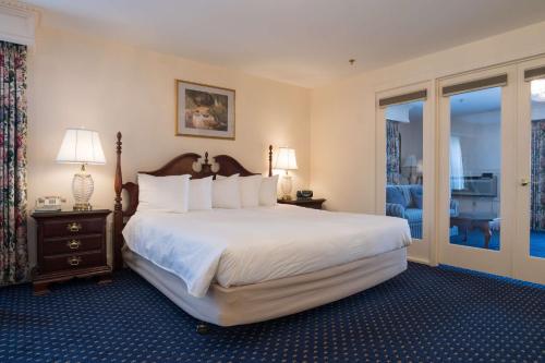 584151342 Bluenose Inn - Bar Harbor Hotel