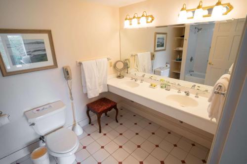 584151380 Bluenose Inn - Bar Harbor Hotel