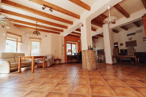 Bendra svetainė / televizorius, Nature Home Maitreya in Lorka