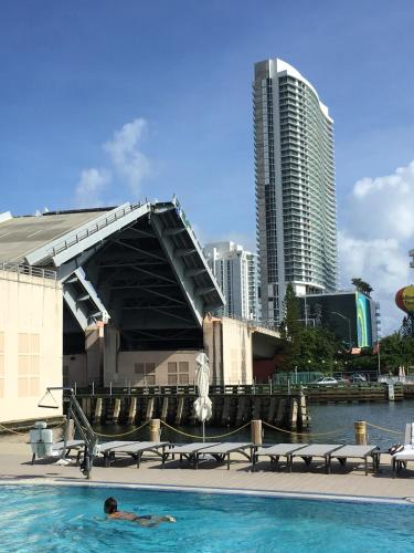 BeachWalk Condo with Beach Club 2bed 2bath in Hallandale Beach, USA
