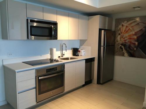 BeachWalk Condo with Beach Club 2bed 2bath in Hallandale Beach, USA
