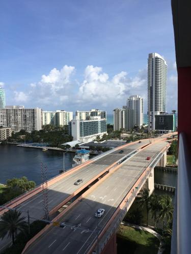 BeachWalk Condo with Beach Club 2bed 2bath in Hallandale Beach, USA