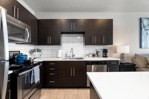 Luxury 1Bd 1Ba Apt- Free Prkng Pool HotTub 24hrGym in Salt Lake City, USA