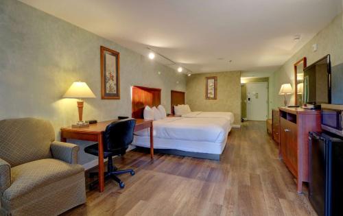 2 queen beds