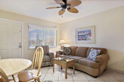 Tropic Breeze 10 Madeira Beach in St Pete Beach, USA