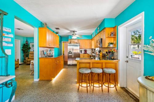 keuken, St. Pete Haven Private 3 Bedroom 1.5 Bath Home in Bay Pines