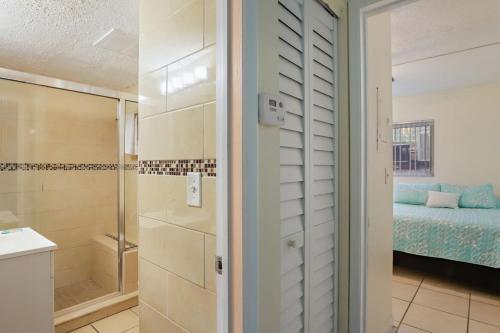 Maderia Beach Tropic Breeze Unit 3 Ground Floor in St Pete Beach, USA