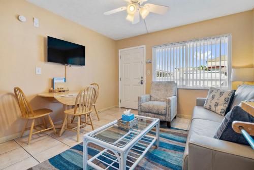 Madeira Beach Ground Floor One Bedroom Poolside in St Pete Beach, USA