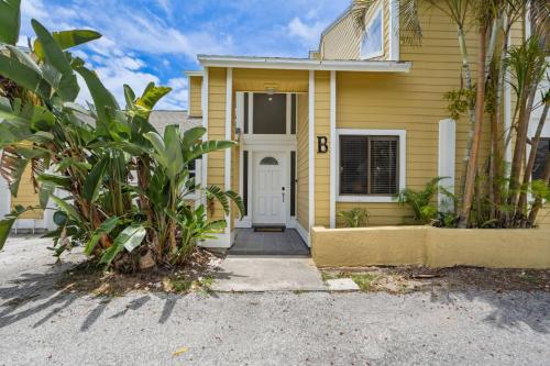 New Listing Spacious 3BD 2.5BA , 5 Minutes from in Orange Terrace, USA
