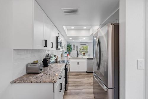 New Listing Spacious 3BD 2.5BA , 5 Minutes from in Orange Terrace, USA