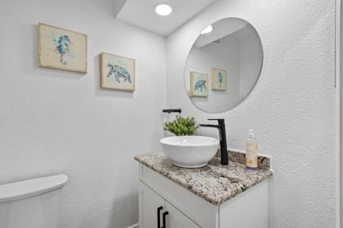 New Listing Spacious 3BD 2.5BA , 5 Minutes from in Orange Terrace, USA