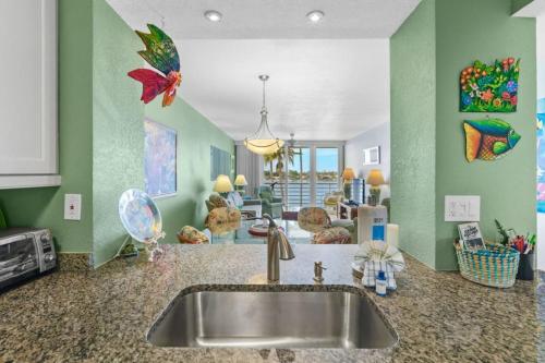 Bay Front Bahia Vista Condo 8-414 in Tierra Verde, USA