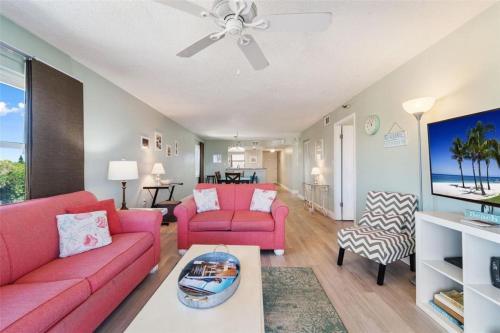 La Coquina 306 Beachside Comfort 2BD 2BA in St Pete Beach, USA