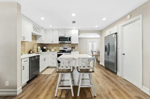 Private Seminole Pool Home Just minutes to the beach in Cross Bayou, USA