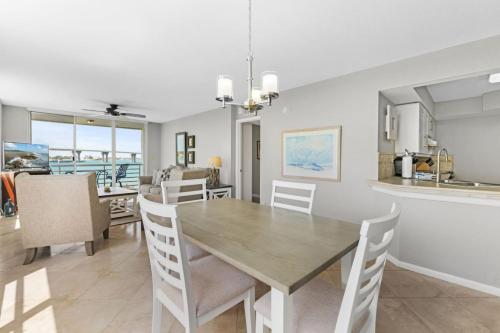 Bahia Vista Corner Unit Beautiful View in Tierra Verde, USA