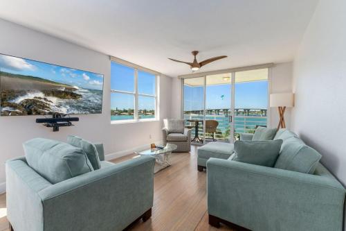 Isla Del Sol Top Floor Bahia Vista 541 in Tierra Verde, USA