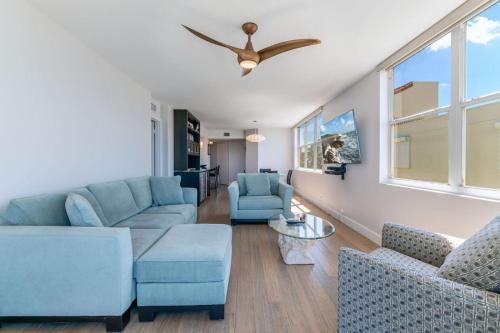 Isla Del Sol Top Floor Bahia Vista 541 in Tierra Verde, USA
