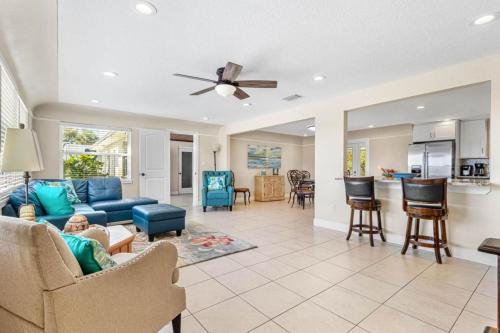 Private Home 5 minutes to Madeira Beach in Bay Pines, Vereinigte Staaten von Amerika