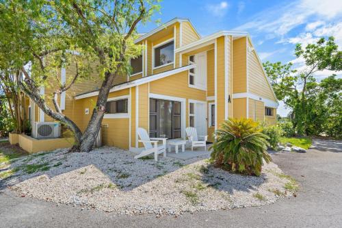 Park Place A Cozy 2BD 1BA, Just 5 in Orange Terrace, USA