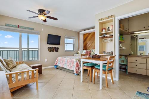 Sea Rocket 22 Gulf Front Bliss in North in St Pete Beach, USA
