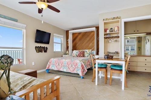 Sea Rocket 22 Gulf Front Bliss in North in St Pete Beach, USA