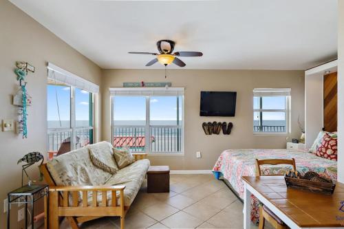 Sea Rocket 22 Gulf Front Bliss in North in St Pete Beach, USA