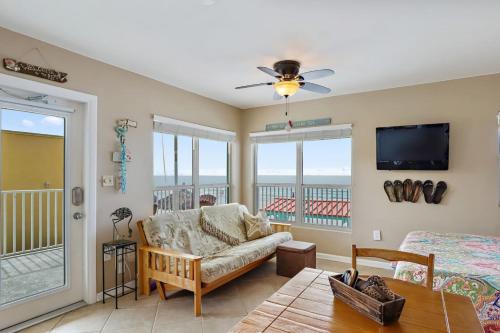 Sea Rocket 22 Gulf Front Bliss in North in St Pete Beach, USA