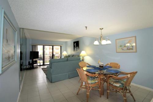 Madeira Place 303 1BD 2BA Retreat Near Johns in St Pete Beach, USA