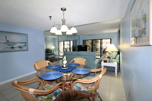 Madeira Place 303 1BD 2BA Retreat Near Johns in St Pete Beach, USA