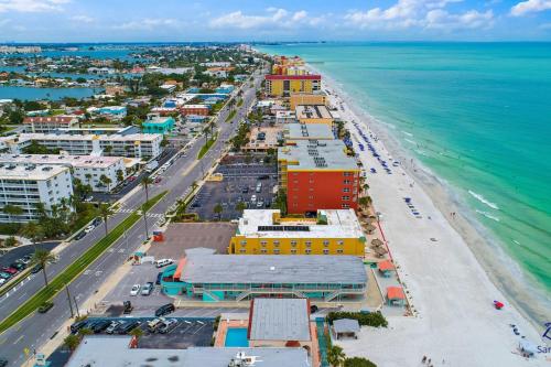 Sea Rocket 12 Ground Floor Beachfront Getaway in in St Pete Beach, USA
