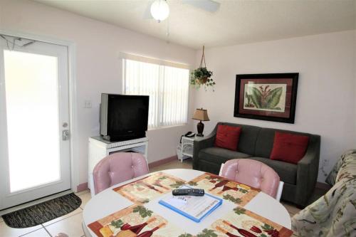 Sea Rocket 2 - Ground Floor Paradise in North in St Pete Beach, USA