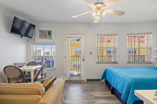 Sea Rocket 17 Second Floor Serenity in North in St Pete Beach, USA