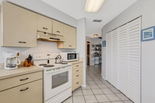St Pete Isla Vista Verde E 3 219 Corner Unit 2 2 in Point Brittany, USA