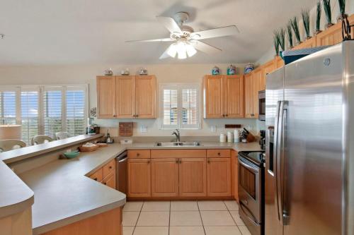 Sea Side 202 Beachfront Serenity 3BD 2BA Sleeps 8 in Clearwater Beach, USA