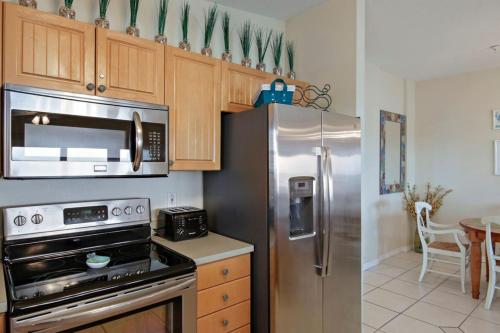 Sea Side 202 Beachfront Serenity 3BD 2BA Sleeps 8 in Clearwater Beach, USA