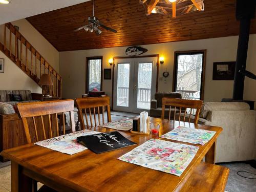 The Cabin-walk to the beach in Terra Alta