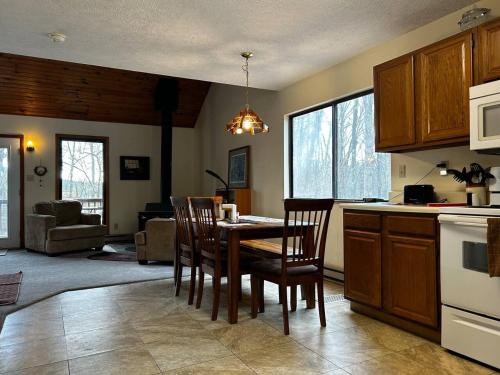 The Cabin-walk to the beach in Terra Alta