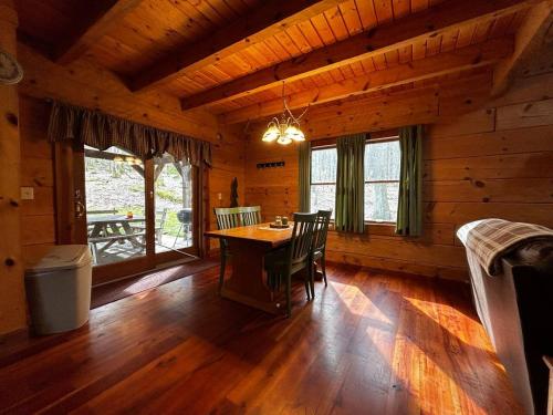 Cozy Cabin, Terra Alta