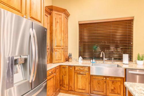 AZ Desert Views Pool Spa Sleep 8