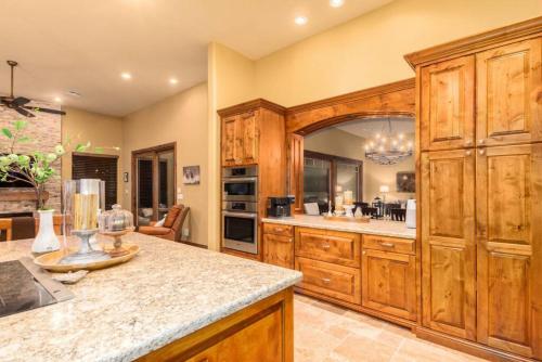 AZ Desert Views Pool Spa Sleep 8