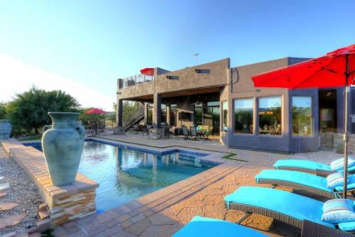 Desert Tranquility 4 Bedroom with Heated Pool