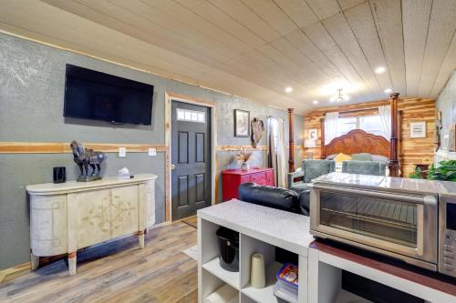 Walk to Grand Lake Pet-Friendly Grove Getaway! detail