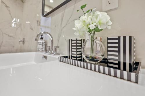 3BR2Bth TD Garden BOS MIT Harvard 2 Parking Spaces 3BR2Bth TD Garden BOS MIT Harvard 2 Parking Spaces