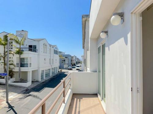 Ocean Front Penthouse Beauty on Manhattan Beach Strand in Manhattan Beach, USA