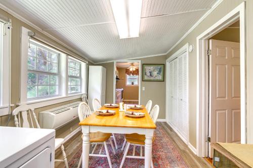Charming Country Home with Yard - 14 Mi to Ole Miss! Charming Country Home with Yard - 14 Mi to Ole Miss!
