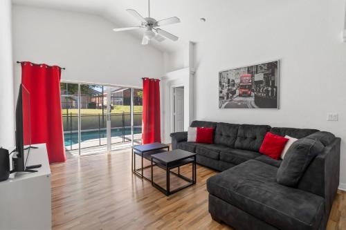 4-2 Private Pool House Near All Famous Attractions!!! in Davenport, USA