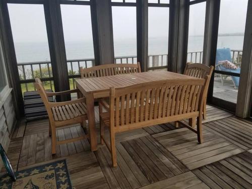 Outermost Compound w 1,750 Private Beach, Reduced in Edgartown, USA